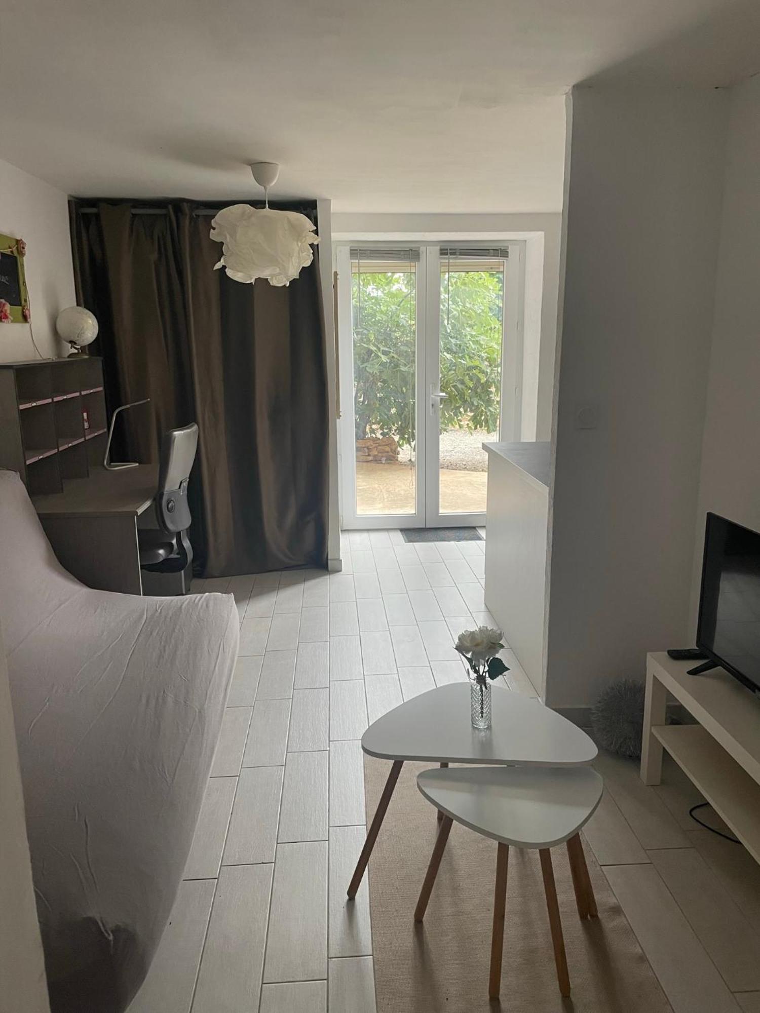 Petit Studio Aux Portes Du Beaujolais Saint-Germain-Nuelles Buitenkant foto