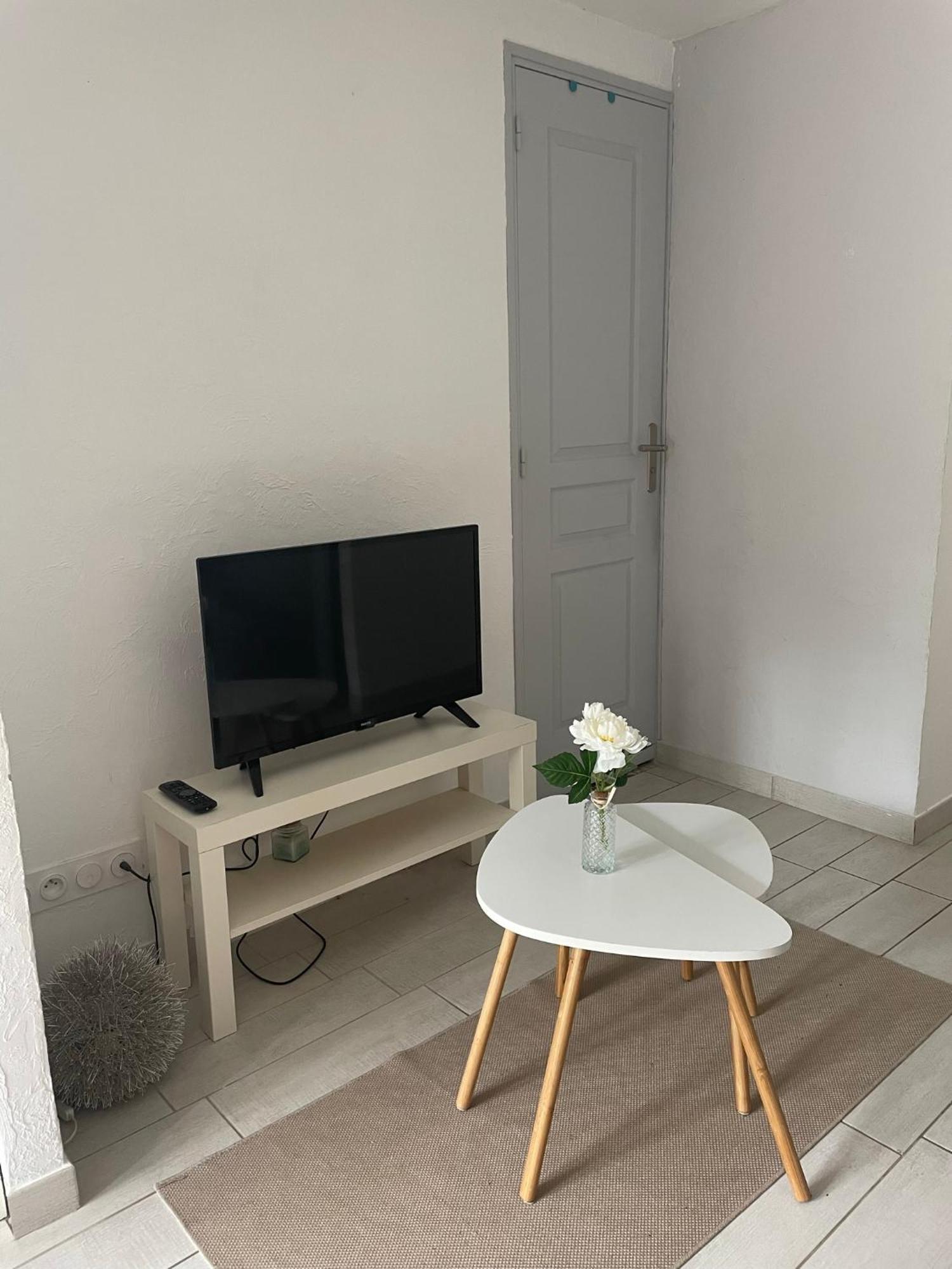 Petit Studio Aux Portes Du Beaujolais Saint-Germain-Nuelles Buitenkant foto